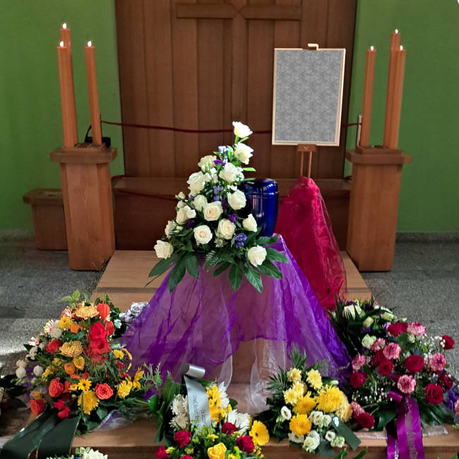 Wir arbeiten seit vielen Jahren als Bestatter in Berlin Karow und sind bei einem Todesfall in der Familie die zuverlässige Stütze unserer Kunden.