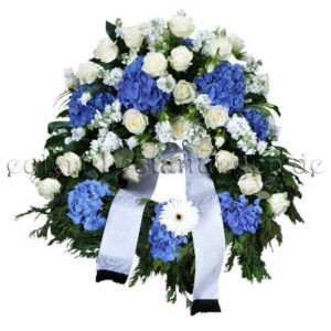 Auffallender Trauerkranz in Blau Weiß mit Hortensien 70cm