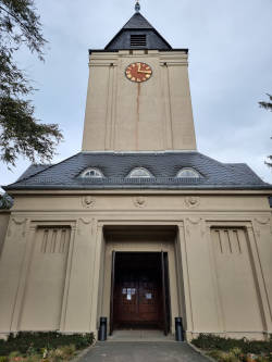 Friedhof Ahrensfelde mit Baumbestattung