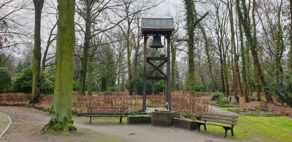 Betsatter in Berlin Pankow - Glockenturm vor der Kapelle