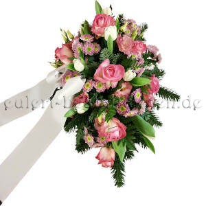 Trauergesteck pinkrosa mit Rosen und Tulpen mit Schleife